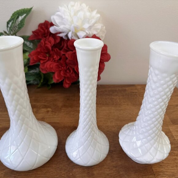 Vintage Milk Glass Vase Trio – Diamond Quilt Wedding‎ Centrepiece Set - Picture 4 of 8